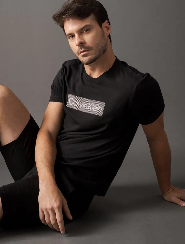 CAMISETA CALVIN KLEIN BOX STRIPED PRETO