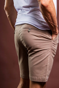 BERMUDA CHINO BOLSO FACA 98 % ALGODÃO 2% ELASTANO
