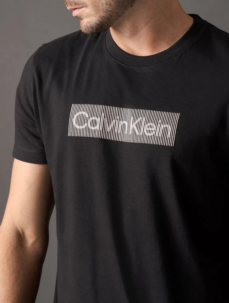 CAMISETA CALVIN KLEIN BOX STRIPED PRETO