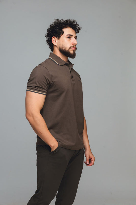2943 - POLO 2 LINE CHOCOLATE - MARROM ESCURO
