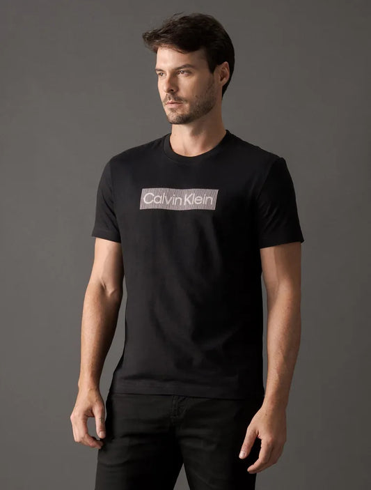 CAMISETA CALVIN KLEIN BOX STRIPED PRETO