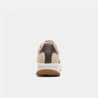 TENIS NEW BALANCE 370V1 - UNISEX - BEGE/MROM