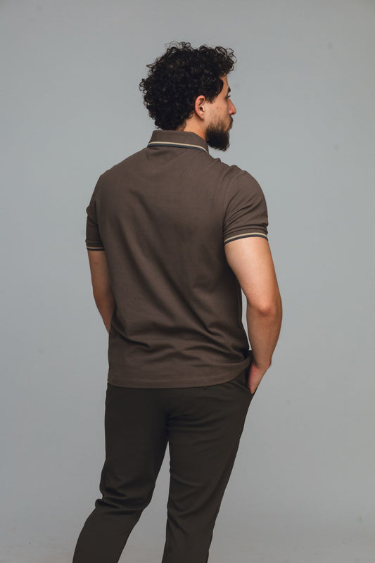 2943 - POLO 2 LINE CHOCOLATE - MARROM ESCURO