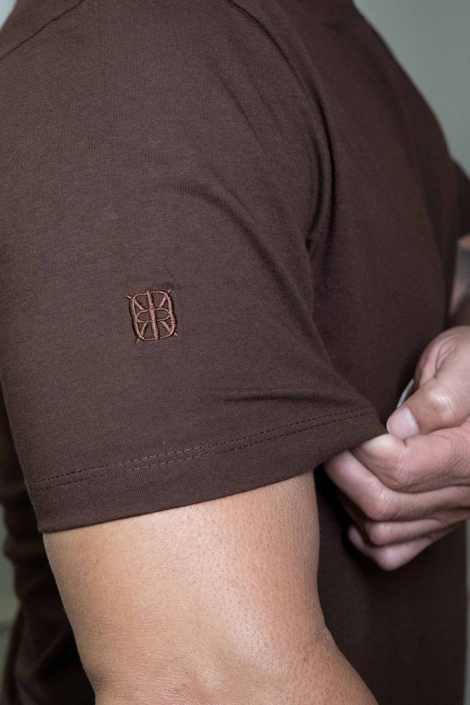 CAMISETA STRONG RAFF BROWN